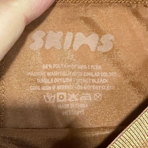 NEW SKIMS Sleek Bronze Barely There Shorts Size 4X - Picture 4 of 5